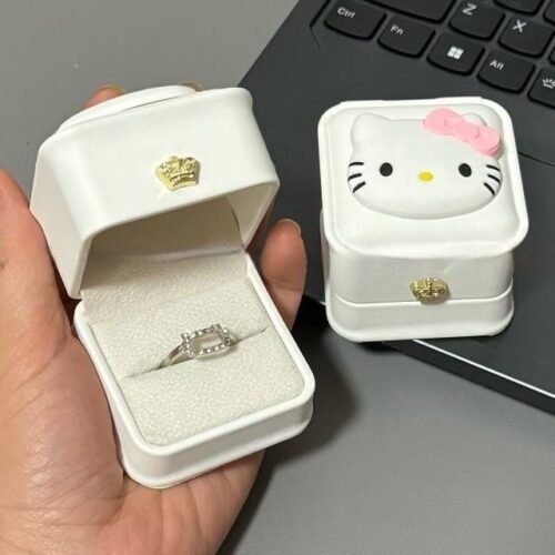 1742290122578 Hello Kitty Box and Ring