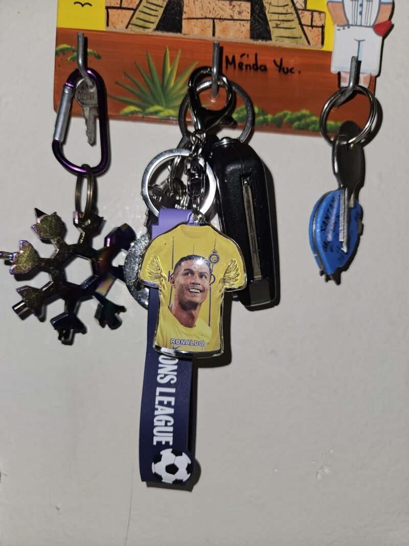 81Cj73OtwrL._AC_SL1500_ Smiling Portugal CR7 Ronaldo Keychain