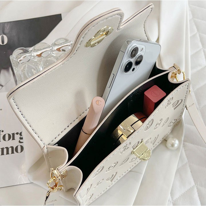 diy-leather-bag-kit-inside-capacity.jpg Inside view of DIY leather bag kit showing phone and small items