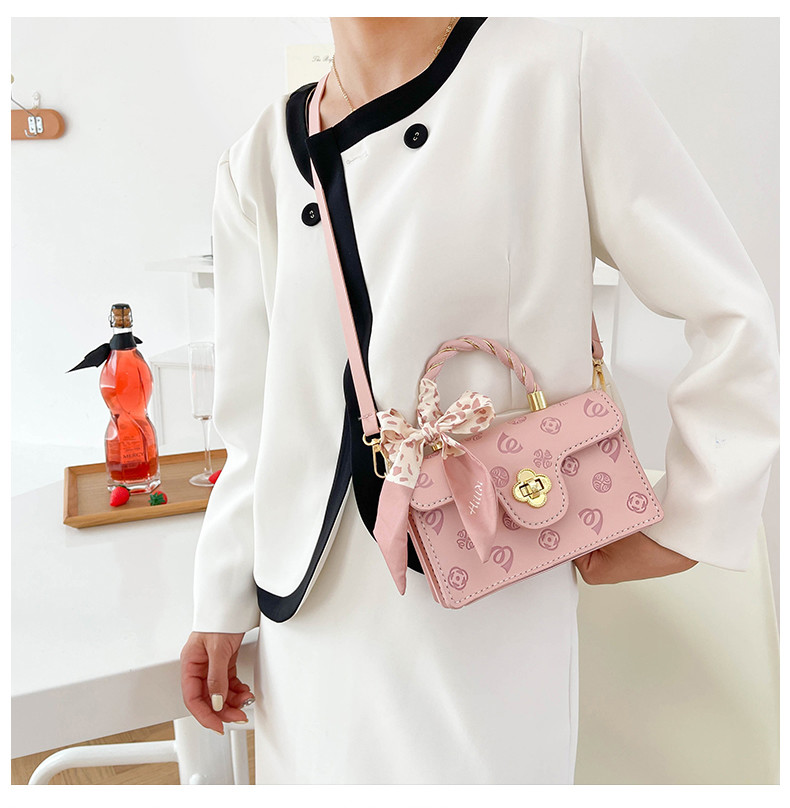 diy-leather-bag-kit-pink-crossbody.jpg DIY leather bag kit pink crossbody bag worn by model